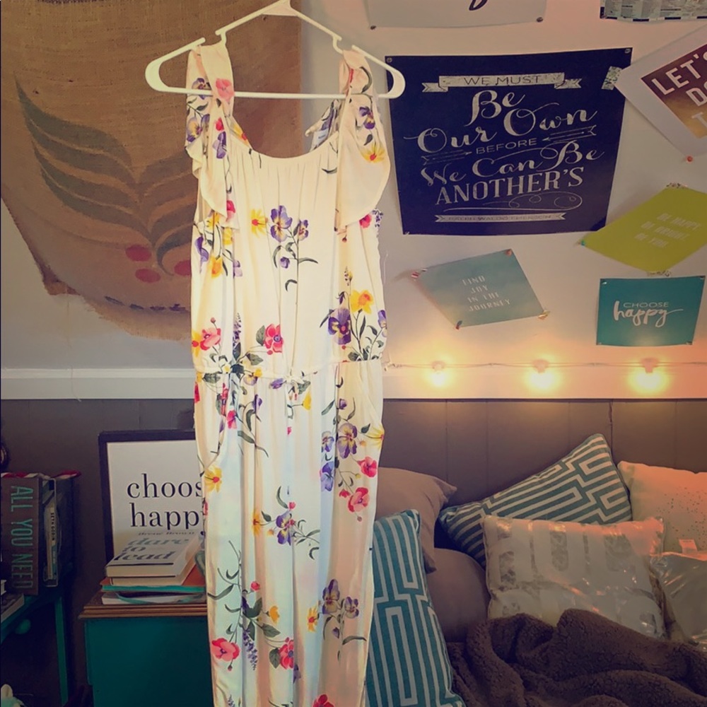 Girls size 16 OldNavy floral romper. Pant-length.